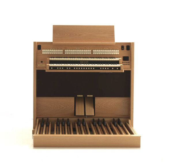PHYSICALMODELED CLASSIC ORGAN W/BENCH AND PEDALBOARD